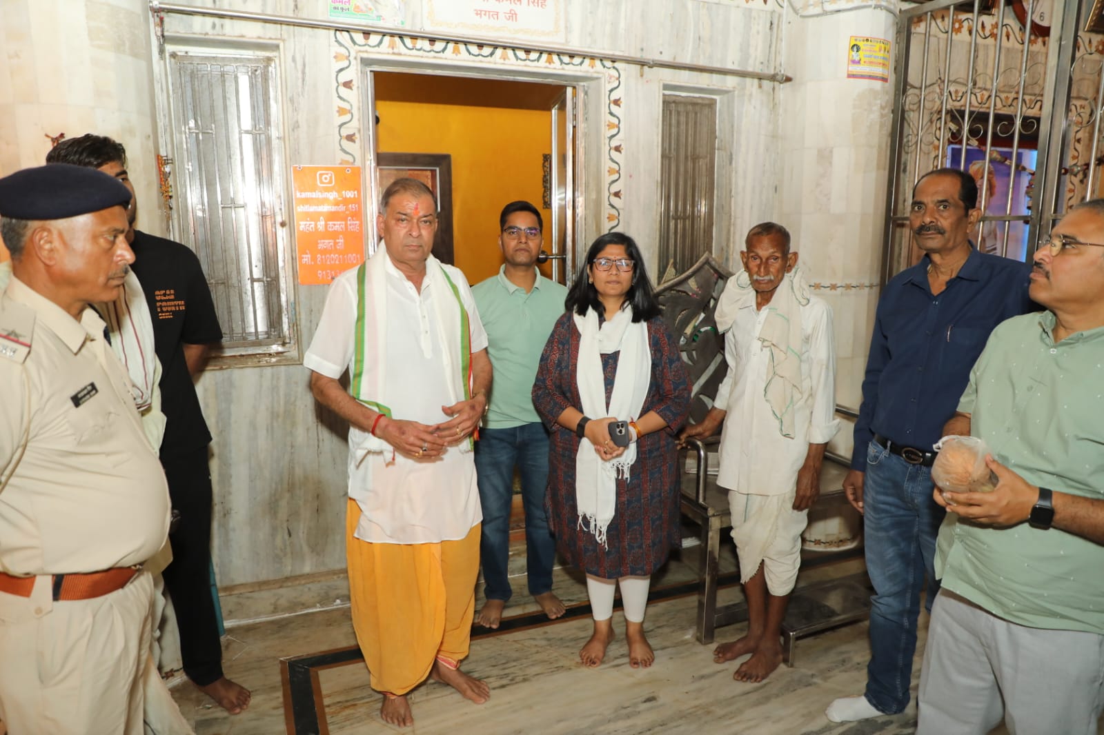 कलेक्टर ने नगर निगम आयुक्त के साथ शीतला माता मंदिर पहुंचकर मेले की व्यवस्थाओं का लिया जायजा (2)