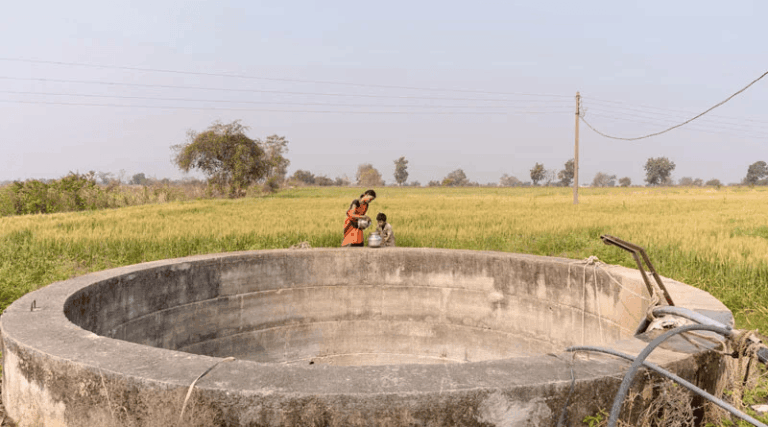 सावधान रहें सूखे कुएं में उतरने से हो सकती है दुर्घटना