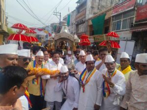 आज 16 ग्वालियर पूर्व से कांग्रेस विधायक डाॅ. सतीश सिकरवार ने सैकड़ो कांग्रेस कार्यकार्ताओं के साथ भगवान महावीर स्वामी के चल समारोह का स्वागत किया।