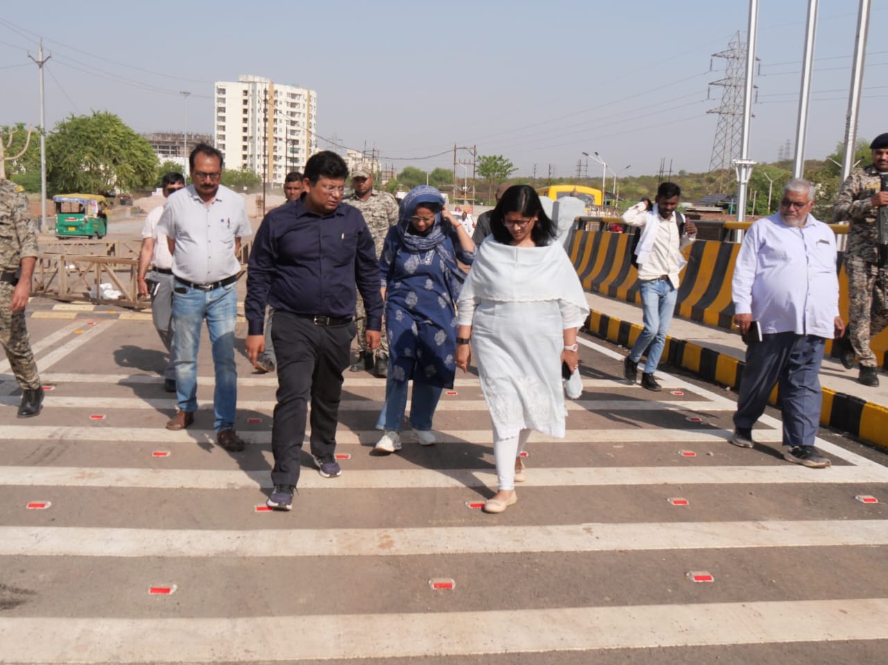 कलेक्टर श्रीमती चौहान ने किया आरओबी का निरीक्षण (3)