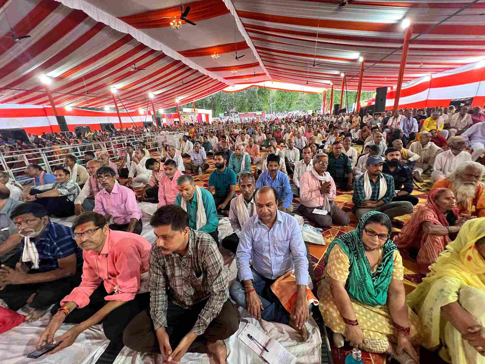 फूलबाग गौ लोकधाम में शिवमहापुराण कथा में श्रोताओं की उमड़ रही है भीड़