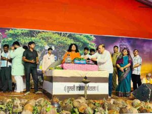 बेटी परहित में पूरा जीवन लगा देती है,इसलिए बेटी को खूब प्यार करो