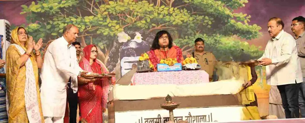 शिवलोक फूलबाग में शिवपुराण कथा उमड़ रही श्रोताओं की भीड़