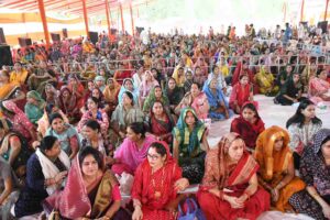 शिवलोक फूलबाग में शिवपुराण कथा उमड़ रही श्रोताओं की भीड़