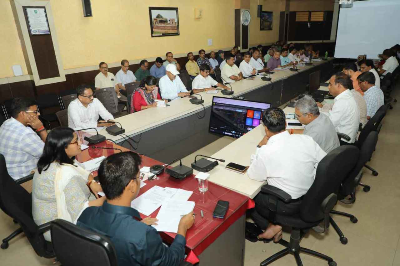 कलेक्टर श्रीमती चौहान ने अंतरविभागीय समन्वय बैठक में सभी अधिकारियों को दिए निर्देश