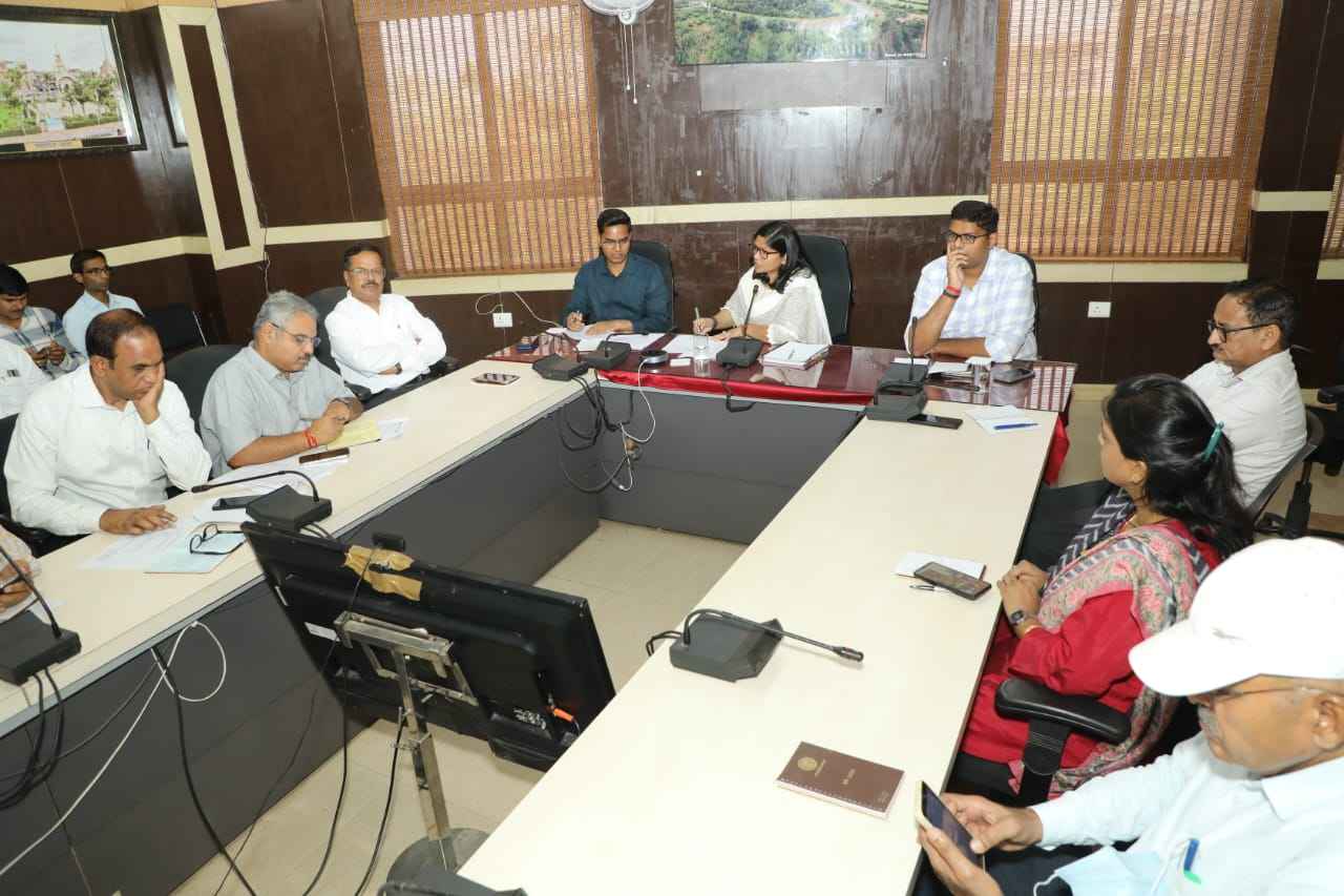 कलेक्टर श्रीमती चौहान ने अंतरविभागीय समन्वय बैठक में सभी अधिकारियों को दिए निर्देश