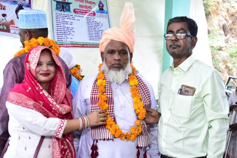 सर्व धर्म सद्भावना समारोह में हज यात्रा पर जाने वालों का किया सम्मान