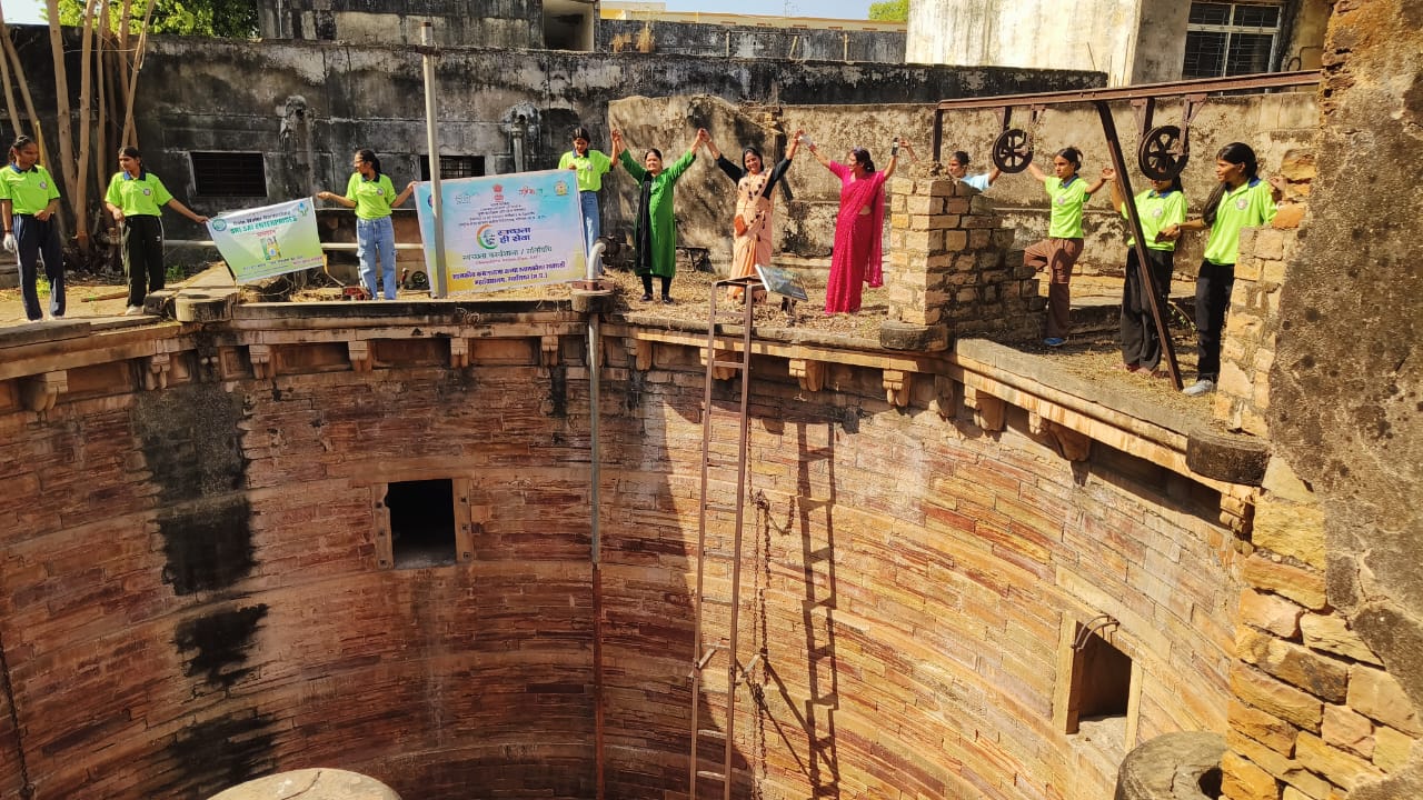 जल संरक्षण 28-29 मार्च 2026 केआरजी कॉलेज में चला विशेष अभियान, ऐतिहासिक बावड़ी की सफाई और जागरूकता ने बढ़ाया प्रभाव, जानें पूरी खबर।