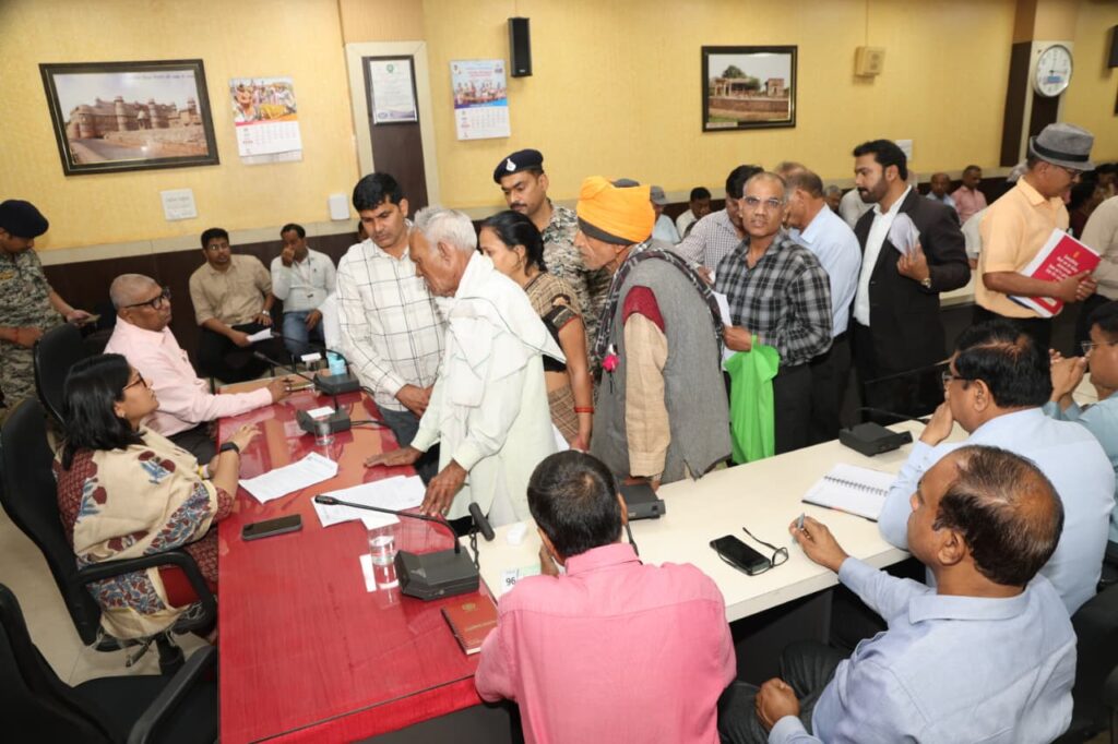 जन-सुनवाई में 126 लोगों की सुनवाई, जरूरतमंदों को मदद