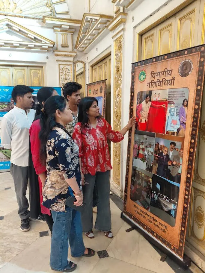 “हमारी धरोहर-हमारी पहचान” कार्यक्रम से बताया पर्यटन स्थल का महत्व
“विश्व विरासत दिवस” पर मोतीमहल में प्रदर्शनी आयोजित
7 दिवस तक नि:शुल्क कर सकेंगे अवलोकन