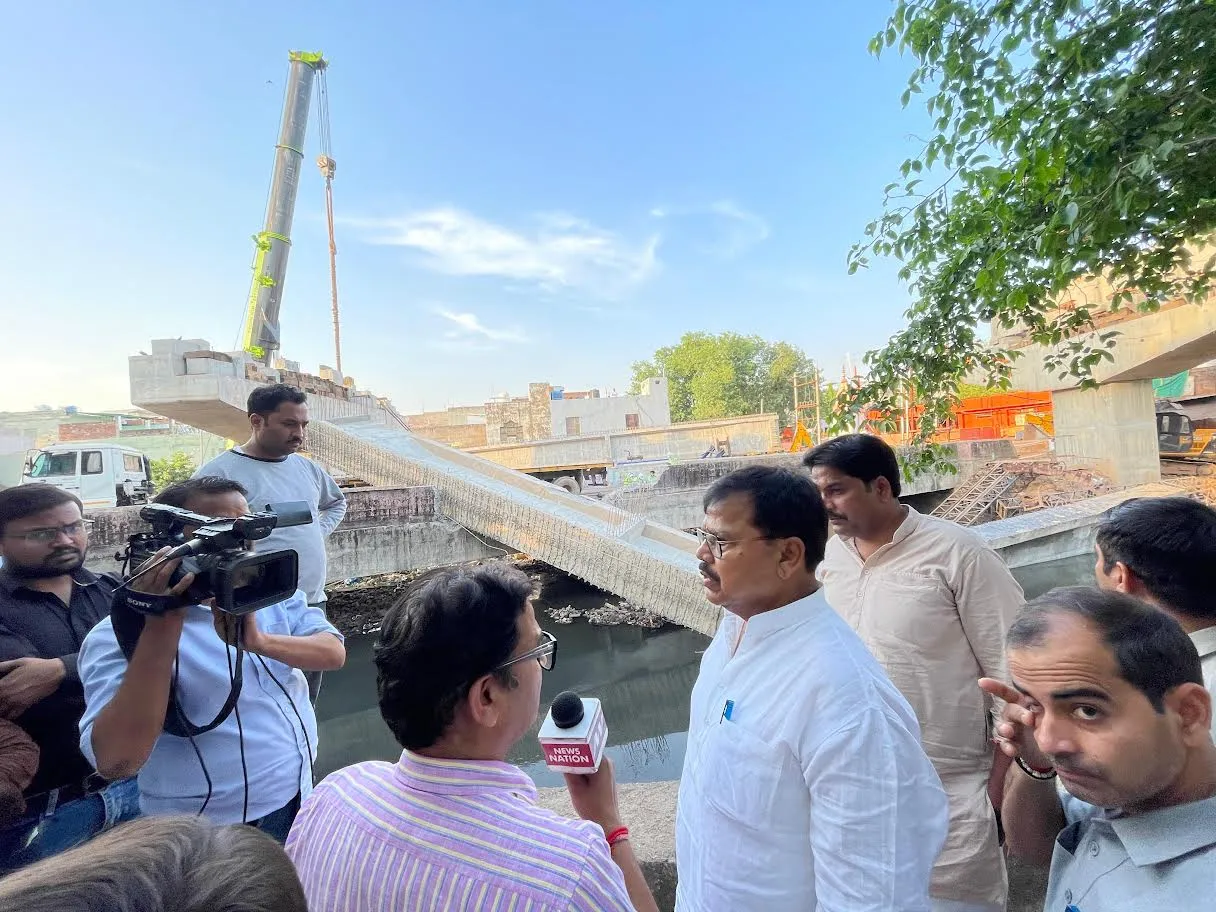 ऊर्जा मंत्री ने अस्पताल पहुंचकर जाना घायल मजदूर का हाल
घायल के इलाज का पूरा खर्च और मंत्री अनुदान से 1 लाख की दी सहायता

घटना की जांच के दिए निर्देश