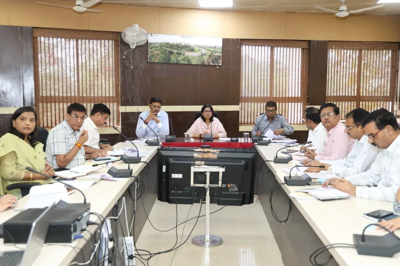 कलेक्टर ने राजस्व प्रकरणों के निराकरण को सर्वोच्च प्राथमिकता देने के दिए निर्देश

जिले के राजस्व अधिकारियों की समीक्षा बैठक सम्पन्न