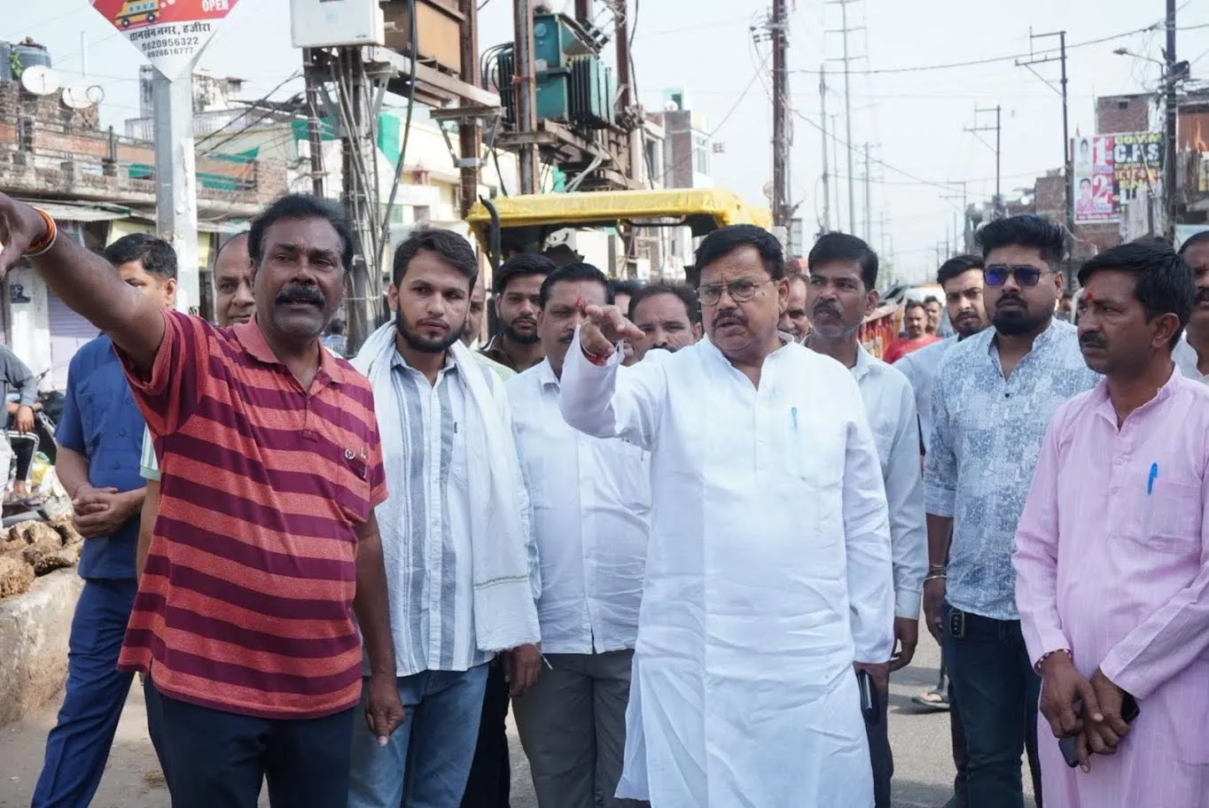 ऊर्जा मंत्री श्री तोमर ने क्षेत्र में भ्रमण कर आमजनों से की चर्चा
क्षेत्र की समस्याओं के त्वरित निराकरण के दिए निर्देश