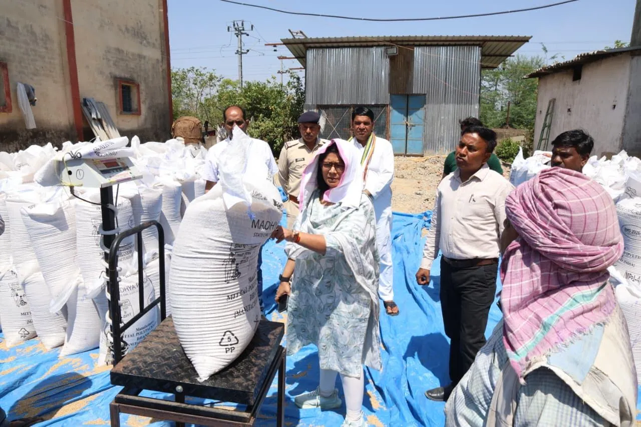 खरीदी केन्द्रों पर आने वाले किसानों को किसी प्रकार की परेशानी न हो – कलेक्टर