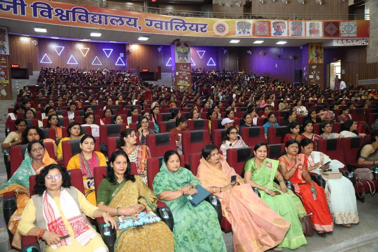 ग्वालियर की धरा पर दिखा नारी शक्ति का अभूतपूर्व उत्साह
नारी शक्ति वंदन अधिनियम केवल कानून नहीं देश के नेतृत्व का नया अध्याय
ग्वालियर की प्रबुद्ध महिलाएं बोलीं यह आत्म-सम्मान का नया युग
ग्वालियर की नारियों ने जताया प्रधानमंत्री के प्रति आभार

अटल सभागार में गूँजी नारी शक्ति की आवाज, नारी शक्ति वंदन संगोष्ठी का हुआ भव्य आयोजन

मानव श्रृंखला बनाकर जाहिर किया अधिनियम के प्रति समर्थन