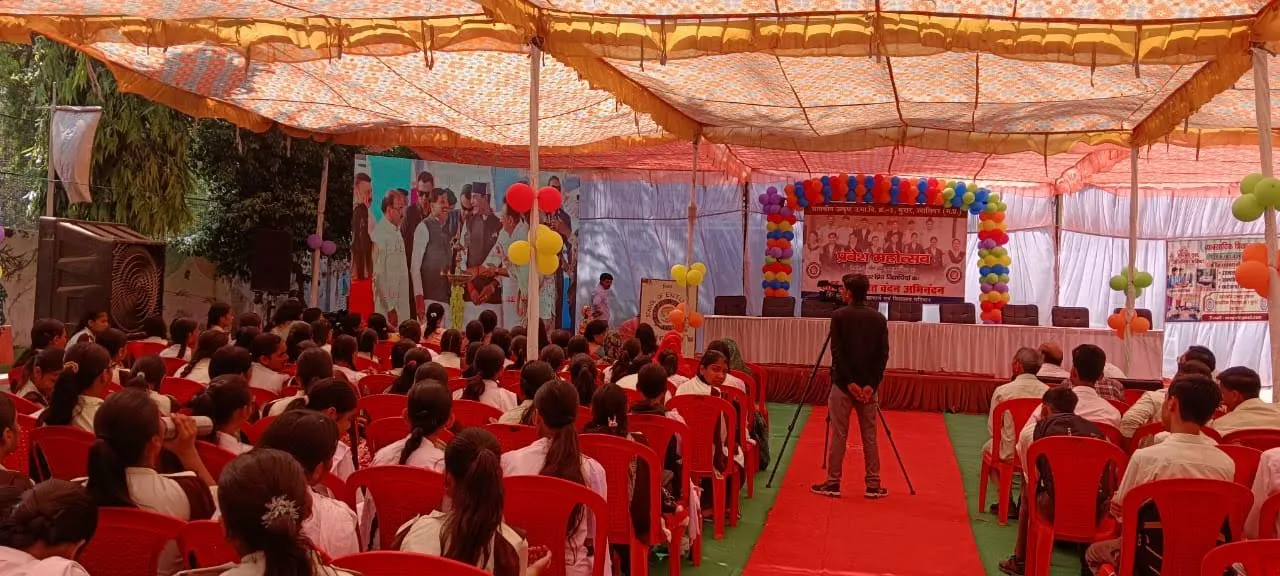 प्रवेश महोत्सव: 675 विद्यार्थियों को पुस्तक व साइकिल