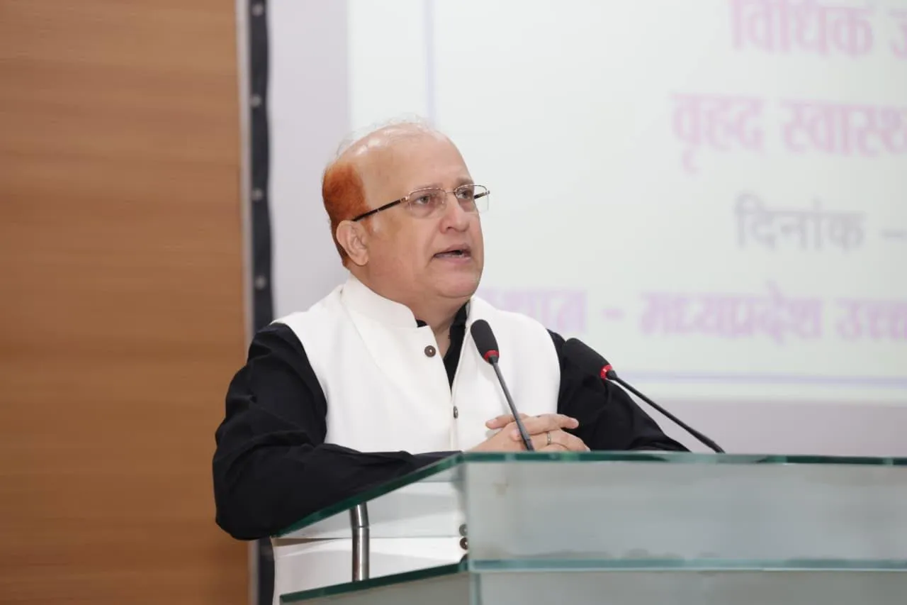 जीवन का प्रमुख उद्देश्य कल्याण की भावना का होना चाहिए - न्यायमूर्ति श्री आनंद पाठक
उच्च न्यायालय खण्डपीठ ग्वालियर में वृहद स्वास्थ्य शिविर का हुआ आयोजन
चिकित्सकीय परामर्श के साथ नि:शुल्क एक्स-रे व अल्ट्रासाउंड सहित अन्य जांचें भी हुईं