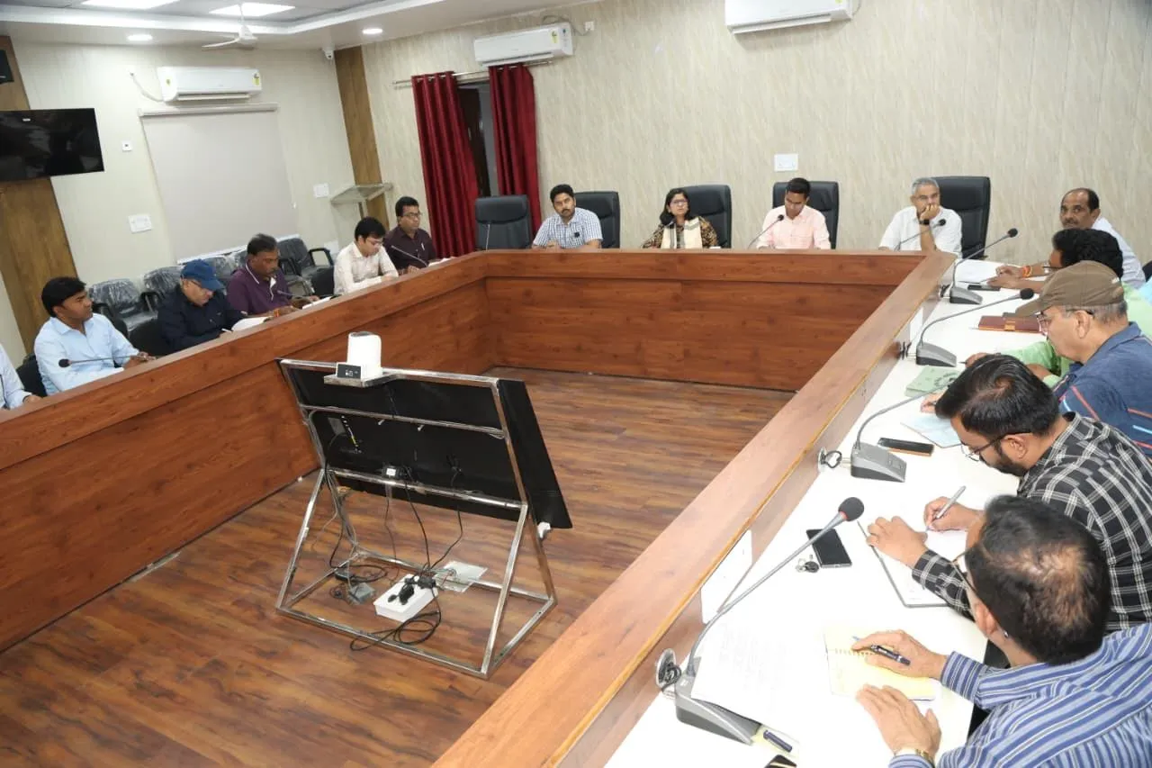 गर्मी के मौसम में किसी भी क्षेत्र में पेयजल की समस्या नहीं आना चाहिए
बरसात से पूर्व नाला सफाई का कार्य अभियान के रूप में करें
वायु सुधार कार्यक्रम के तहत कार्यों को प्राथमिकता से किया जाए
कलेक्टर ने नगर निगम के अधिकारियों की बैठक में दिए निर्देश