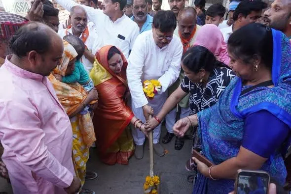 ऊर्जा मंत्री श्री तोमर ने उपनगर ग्वालियर में 2 करोड 56 लाख रूपये से अधिक के

विकास कार्यों का किया भूमि पूजन