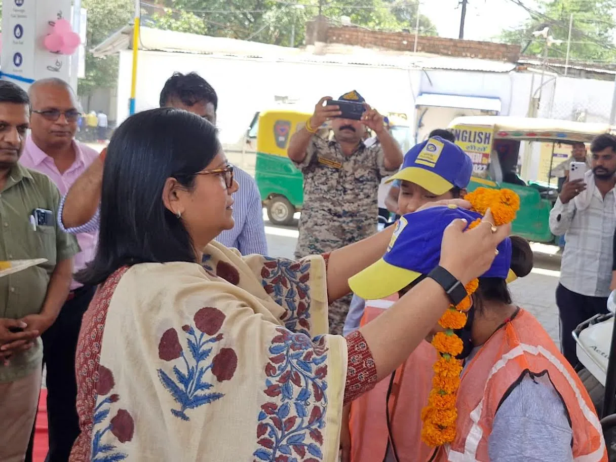 नारी शक्ति वंदन पखवाड़ा
ग्वालियर जिले में “शक्ति दीदी” लिख रहीं हैं महिला सशक्तिकरण की इबारत शनिवार को 5 जरूरतमंद महिलायें बनी “शक्ति दीदी”
अब तक 112 जरूरतमंद महिलाएं शक्ति दीदी के रूप में बनीं आत्मनिर्भर