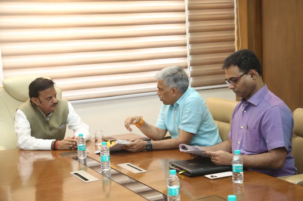 कार्यों की नियमित मॉनिटरिंग कर समयबद्ध क्रियान्वयन करें सुनिश्चित: उप मुख्यमंत्री श्री शुक्ल

रीवा शहर में जल प्रदाय योजना एवं सीवरेज सिस्टम कार्यों की वृहद समीक्षा की
भोपाल