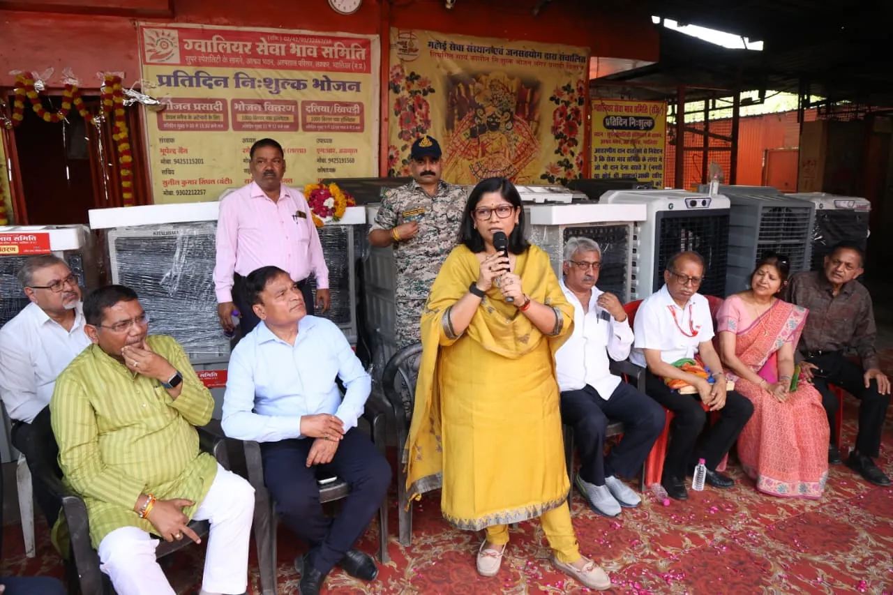 कमलाराजा चिकित्सालय में समाजसेवियों ने दान किए 40 कूलर एवं एक वाटर कूलर 

मानव सेवा पुण्य का कार्य - कलेक्टर श्रीमती रुचिका चौहान