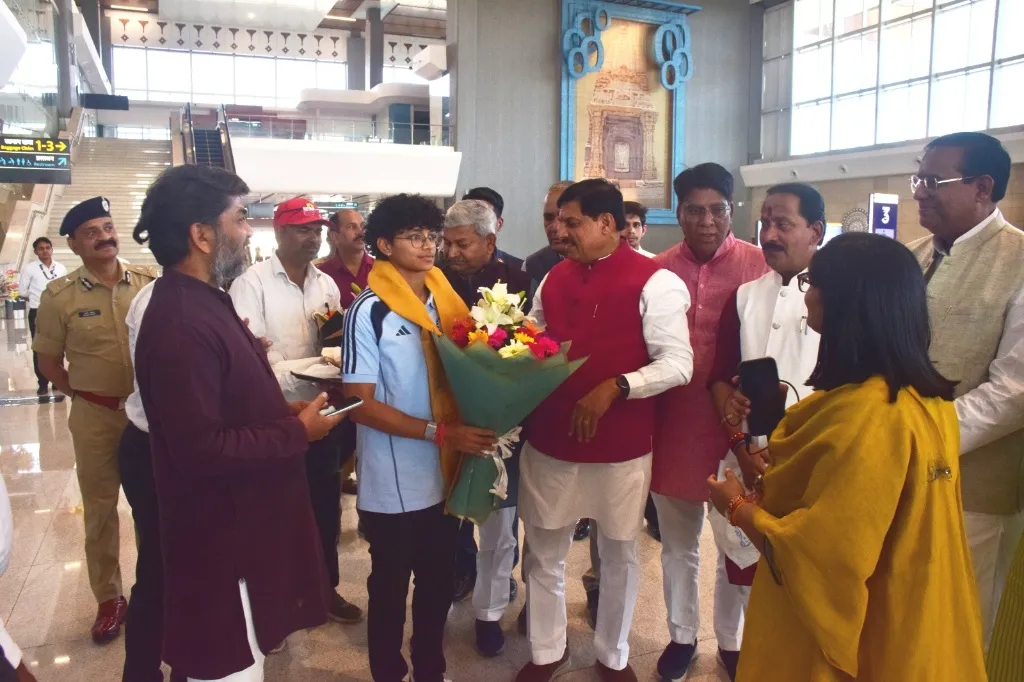 सफलता की कहानी 
(नारी शक्ति वंदन पखवाड़ा)

छत के 'नेट' से टीम इंडिया की कैप तक का सफर 

ग्वालियर की बेटी अनुष्का शर्मा बनी मध्यप्रदेश की नारी शक्ति की वैश्विक प्रतीक