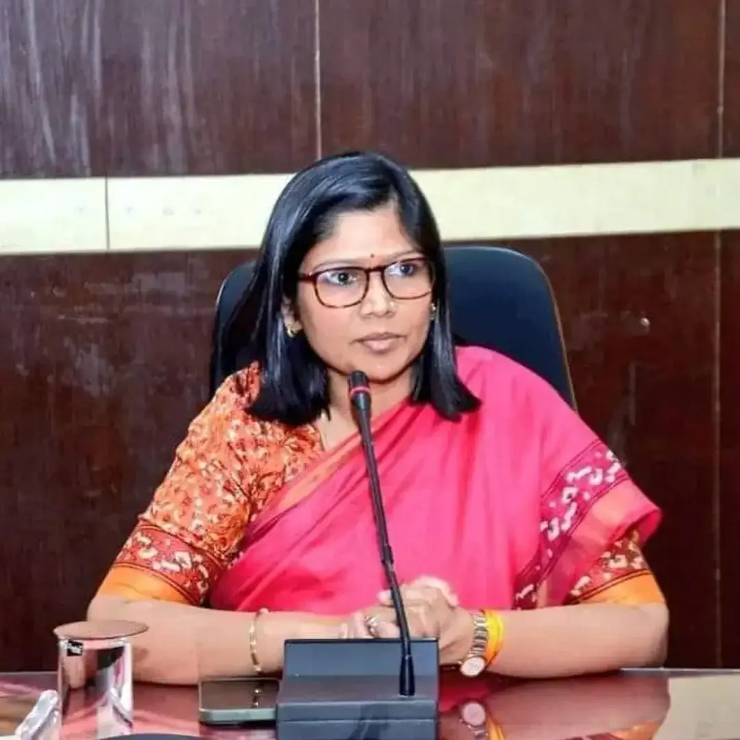 अनुपस्थित मिलने पर सीएमएचओ ने दिया 2 चिकित्सक सहित 3 कर्मचारियों को नोटिस:- 

( जिला स्वास्थ्य अधिकारी-1 डॉ दीपाली माथुर को भ्रमण के दौरान मिली अनियमितता एवं चिकित्सक,  कर्मचारी अनुपस्थित )