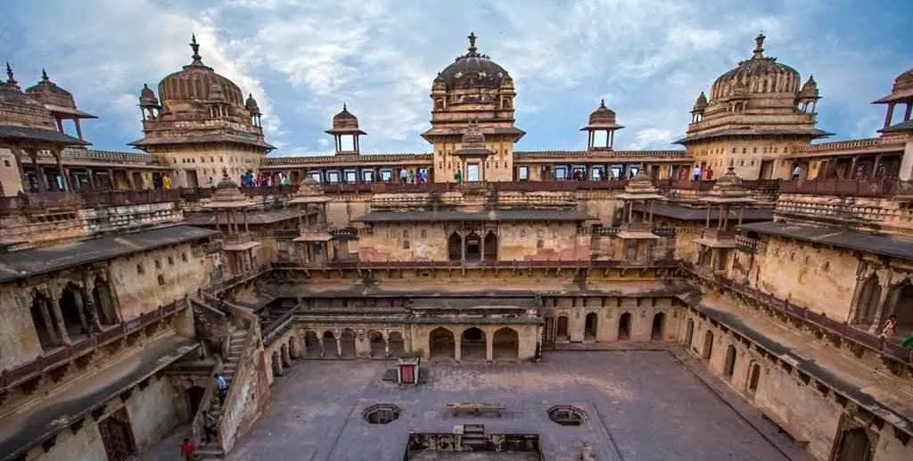 Near Gwalior Tourist Places पास के 10 बेस्ट घूमने की जगहें