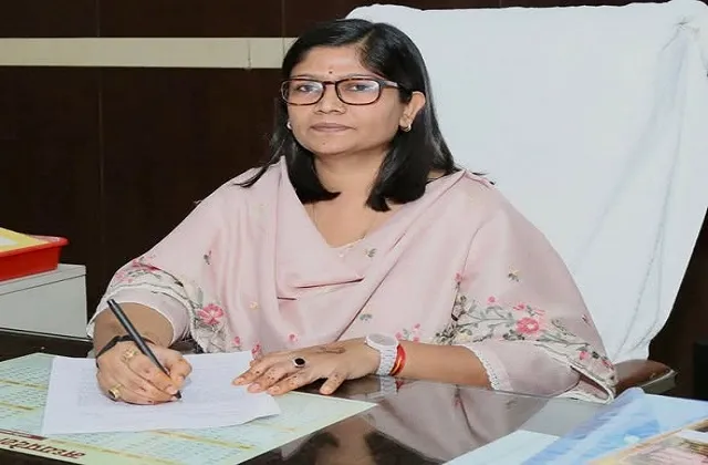 जनगणना-2027 ग्वालियर जिले में भी 01 मई से शुरू होगी प्रथम चरण की जनगणना प्रथम चरण में मकान सूचीकरण व मकानों की होगी गणना, प्रगणक घर-घर जाकर भरेंगे जानकारी कलेक्टर एवं प्रमुख जनगणना अधिकारी ने बैठक लेकर अधिकारियों को दिए दिशा-निर्देश 34 बिंदुओं में ऑनलाइन भरी जायेगी जानकारी