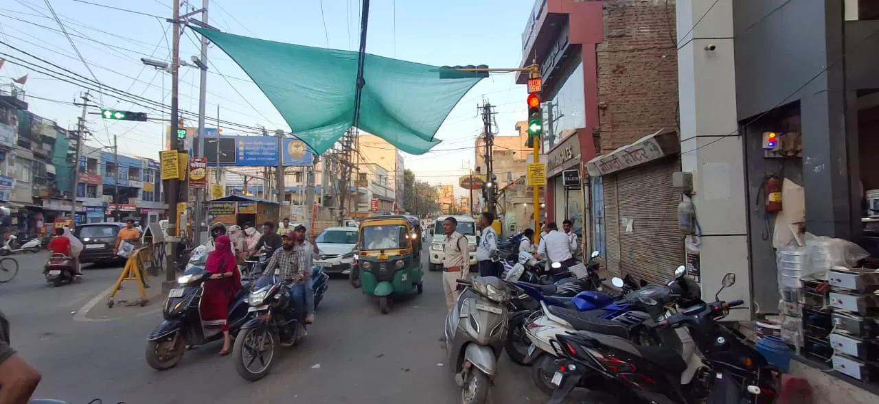भीषण गर्मी में राहत की छांव: ग्वालियर नगर निगम की सराहनीय पहल
शहर के व्यस्तम चौराहों पर लगाये ग्रीन नेट