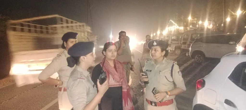 कानून व्यवस्था बनाये रखने के उद्देश्य से जिले के समस्त थानों में प्रभावी ‘‘कॉम्बिंग गश्त’’ कॉम्बिंग गश्त के दौरान 204 फरार स्थाई एवं गिरफ्तारी वारंटियों को गिरफ्तार कर 268 गुण्डा व हिस्ट्रीशीटरों को किया चेक