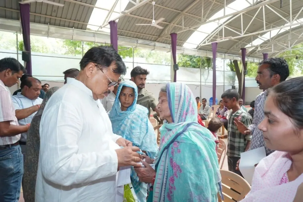 जनसुनवाई में समस्याओं का समाधान