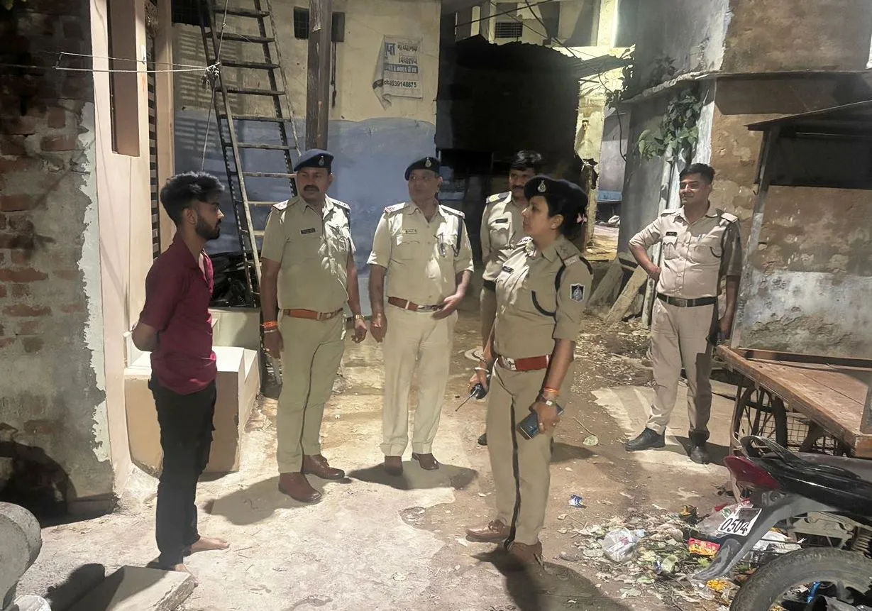 कॉम्बिंग गश्त बड़ा खुलासा 165 वारंटी गिरफ्तार क्यों