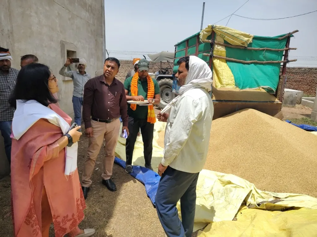 उपार्जन केन्द्र पर किसानों के लिये समुचित व्यवस्थायें रहें 

कलेक्टर श्रीमती रुचिका चौहान ने किया बिजौली के उपार्जन केन्द्र का औचक निरीक्षण 