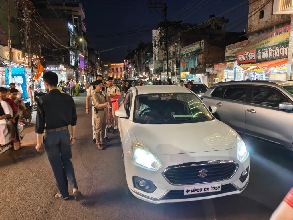 कानून व्यवस्था बनाये रखने के उद्देश्य से जिले के समस्त थानों में प्रभावी ‘‘कॉम्बिंग गश्त’’

कॉम्बिंग गश्त के दौरान 191 फरार स्थाई एवं गिरफ्तारी वारंटियों को गिरफ्तार कर 270 गुण्डा व हिस्ट्रीशीटरों को किया चेक