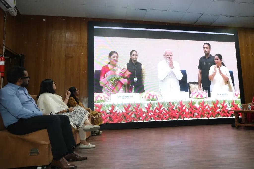 प्रधानमंत्री श्री नरेन्द्र मोदी ने 'नारी शक्ति वंदन सम्मेलन' को संबोधित किया

बाल भवन में हुआ जिला स्तरीय कार्यक्रम का अयोजन 

प्रधानमंत्री श्री मोदी ने कहा कि नारी शक्ति को समर्पित बड़ा निर्णय लेने जा रहा है भारत 

कलेक्टर श्रीमती चौहान सहित बड़ी संख्या में नारी शक्ति ने जिला स्तरीय कार्यक्रम में की सहभागिता, सीधे प्रसारण के जरिए सुना प्रधानमंत्री का उदबोधन 