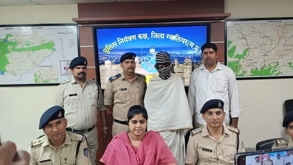 पुलिस द्वारा थाना सिरोल क्षेत्र में हुए हत्या का प्रयास के मामले का किया पर्दाफाश थाना सिरोल क्षेत्र में बाग वाले हनुमान मंदिर के पुजारी पर चाकू से जानलेवा हमला करने वाले आरोपी को पुलिस ने किया गिरफ्तार