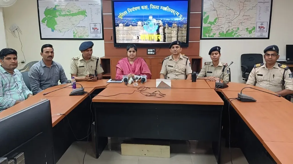 पुलिस द्वारा थाना सिरोल क्षेत्र में हुए हत्या का प्रयास के मामले का किया पर्दाफाश थाना सिरोल क्षेत्र में बाग वाले हनुमान मंदिर के पुजारी पर चाकू से जानलेवा हमला करने वाले आरोपी को पुलिस ने किया गिरफ्तार