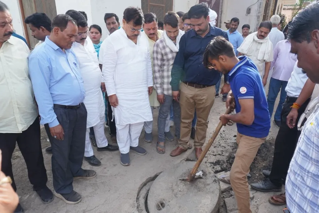 सीवर, जलभराव और जाम जैसी समस्याओं का समाधान सुनिश्चित किया जाए - ऊर्जा मंत्री श्री तोमर

ऊर्जा मंत्री श्री तोमर ने सीवर सफाई अभियान का किया निरीक्षण 