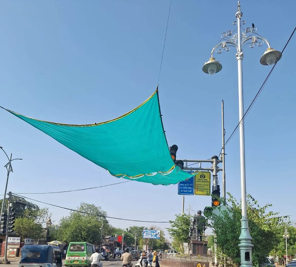 भीषण गर्मी में राहत की छांव: ग्वालियर नगर निगम की सराहनीय पहल
शहर के व्यस्तम चौराहों पर लगाये ग्रीन नेट