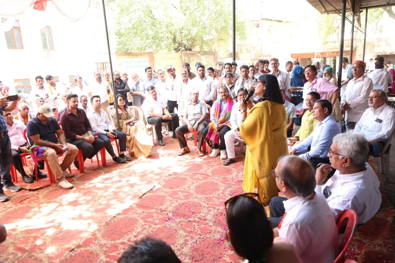 कमलाराजा चिकित्सालय में समाजसेवियों ने दान किए 40 कूलर एवं एक वाटर कूलर 

मानव सेवा पुण्य का कार्य - कलेक्टर श्रीमती रुचिका चौहान