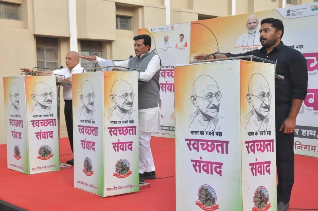 एमपीसीटी कॉलेज से निकला स्वच्छता का संदेश
ग्वालियर को स्वच्छता में नबंर 1 बनाना हम सभी की जिम्मेदारी: सांसद श्री कुशवाह