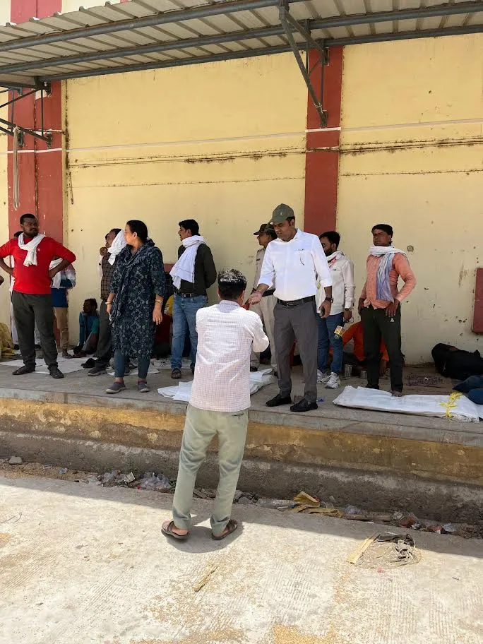 जिले में समर्थन मूल्य पर 7448 किसानों से लगभग 9.98 लाख क्विंटल गेहूँ की खरीदी किसानों को अब तक लगभग 203 करोड़ का भुगतान भी हुआ
सुव्यवस्थित ढंग से उपार्जन कराने खरीदी केन्द्रों का लगातार निरीक्षण जारी