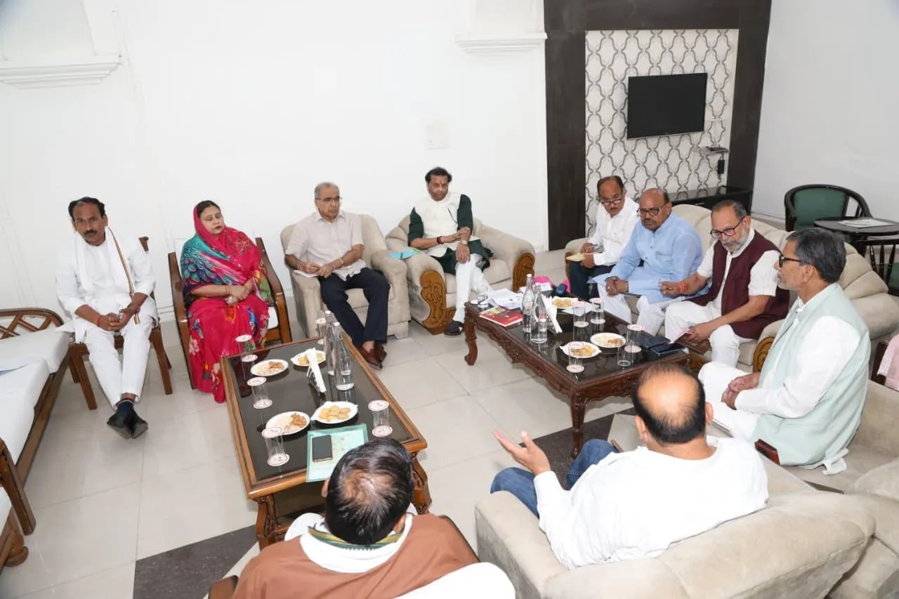 नियोजित विकास के लिए समेकित कार्य योजना बनाएं - श्री पवैया
राज्य वित्त आयोग ने जनप्रतिनिधियों से लिए स्थानीय निकायों के विकास एवं वित्तीय  मजबूती संबंधी सुझाव