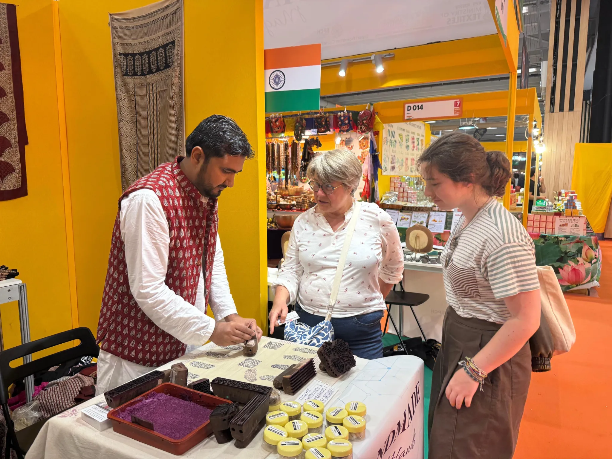 समाचार
पेरिस में बिखरी मध्यप्रदेश के 'बाग प्रिंट' की आभा 
 विकास आयुक्त श्रीमती अमृत राज के प्रयासों से मिली वैश्विक पहचान 