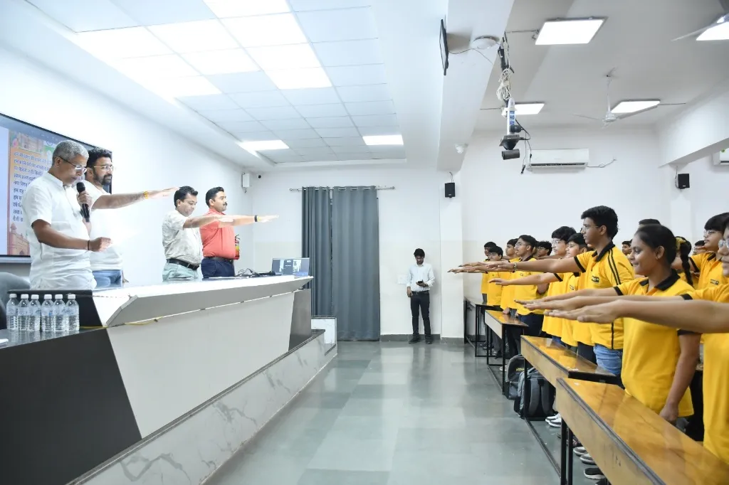 सफाई मित्रों के बच्चों को मिलेगी नि:शुल्क शिक्षा संवाद में निकली नई राह