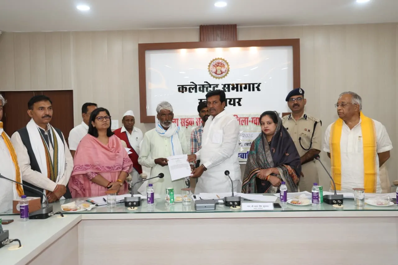 शहर में सुगम यातायात के लिये नई सड़कों व फ्लाईओवर की रूपरेखा तैयार सांसद श्री कुशवाह की अध्यक्षता में जिला सड़क सुरक्षा समिति की बैठक आयोजित सांसद ने एस्टीमेट सहित नई सड़कों के प्रस्ताव शासन की मंजूरी के लिये भेजने के दिए निर्देश