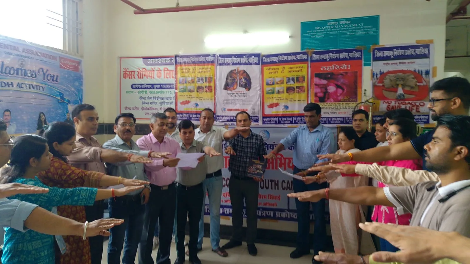 ग्वालियर में अनाधिकृत रूप से बेच रहे तम्बाकू 12 दुकानदारो पर 2400/- का चालान:-  ( जिला चिकित्सालय में लगी प्रदर्शनी और आमजन को सिविल सर्जन ने दिलाई शपथ )