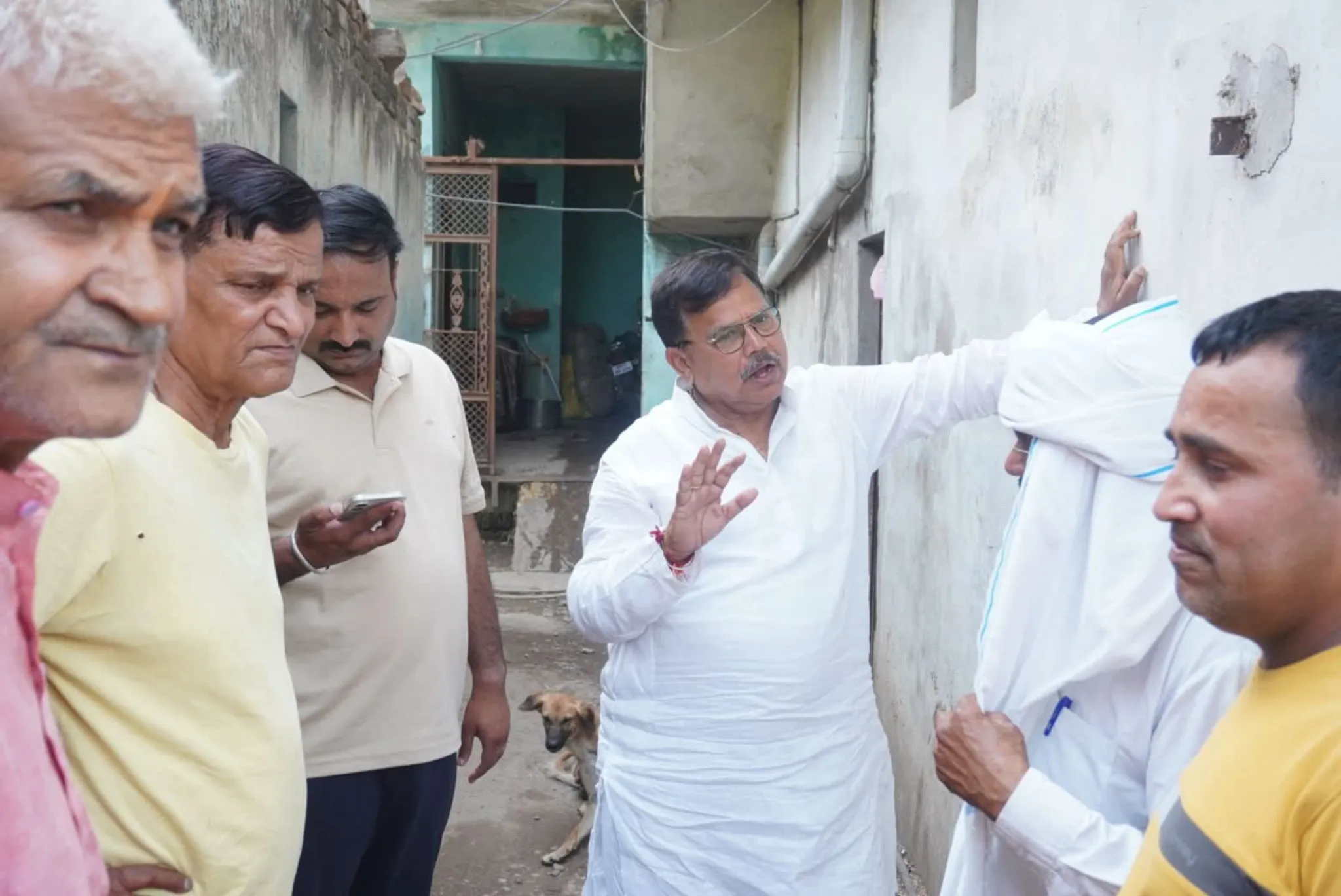 विकास कार्यों में गुणवत्ता के साथ कोई समझौता न हो - ऊर्जा मंत्री श्रीतोमर ऊर्जा मंत्री श्री तोमर ने सीवर सफाई और नवीन लाइन बिछाने के कार्य का किया निरीक्षण